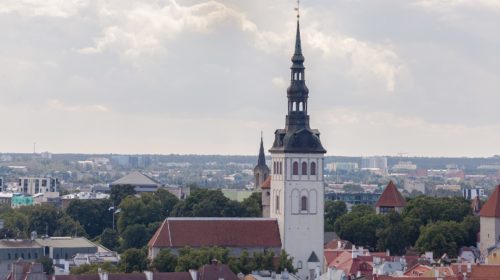 2560px-Vistas_panorámicas_desde_la_iglesia_de_San_Olaf,_Tallinn,_Estonia,_2012-08-05,_DD_53 © Diego Delso Wikimedia Commons