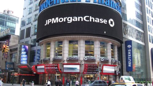 La banca statunitense JP Morgan Chase guida la classifica degli istituti di credito più esposti nei finanziamenti alle fonti fossili. FOTO: Ben Sutherland (CC BY 2.0)