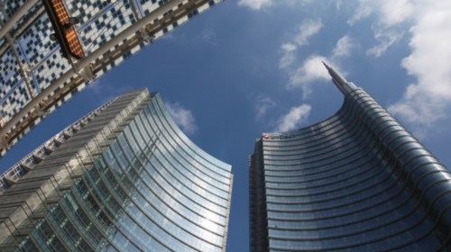 Uno scorcio della Unicredt Tower di Milano in zona Porta Nuova.