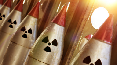 Testate nucleari di missili balistici puntate verso l'alto per un attacco. Armamenti militari. Minaccia nucleare - Autore: Gerasimov174 - iStock-1146907091