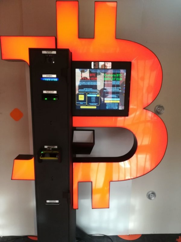 Shitcoins Club ATM Bitcoin a Firenze © Coinatmradar