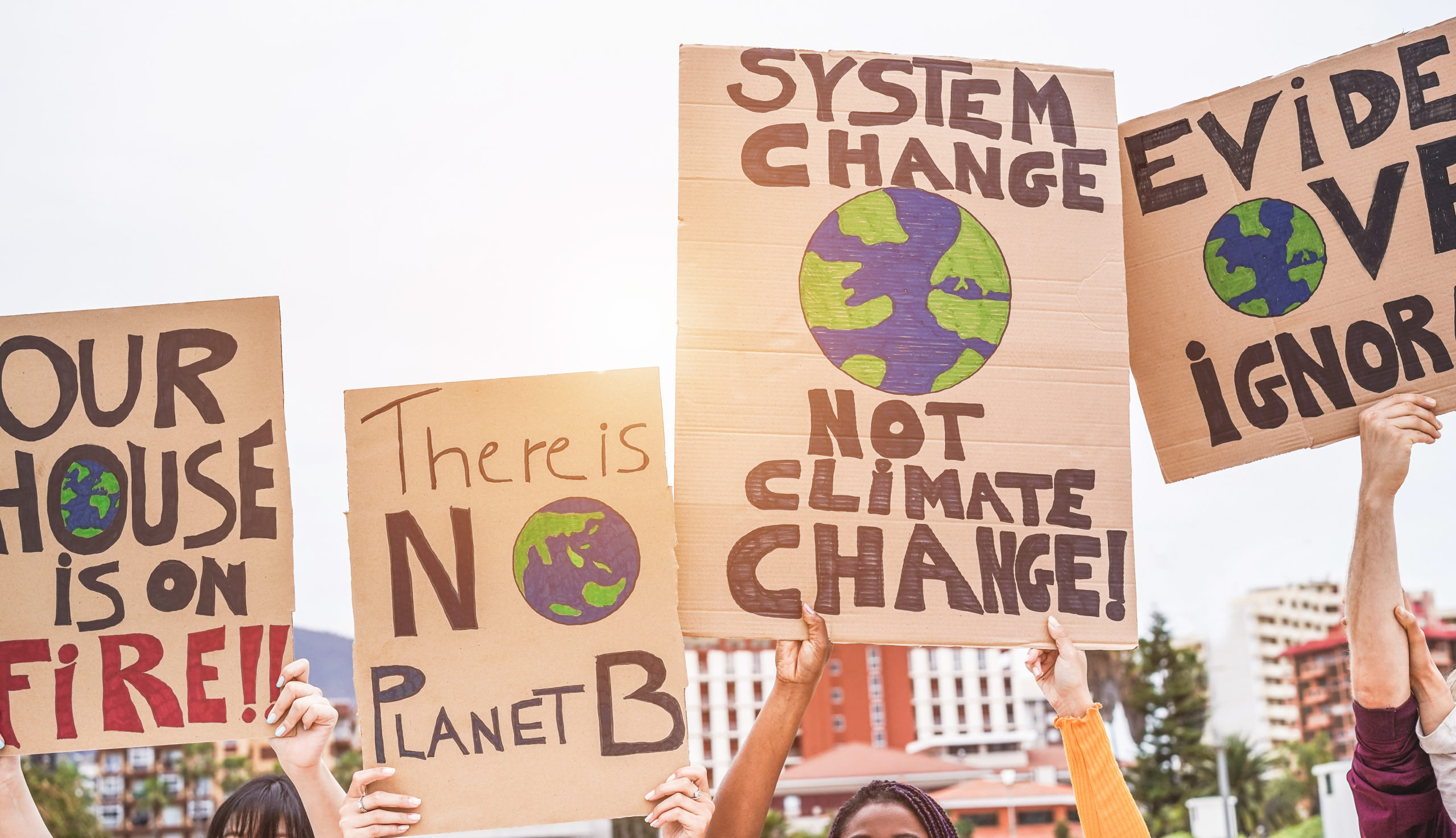 Fridays For Future manifesta davanti alle scuole. Agiamo subito. Questa  pioggia è crisi climatica