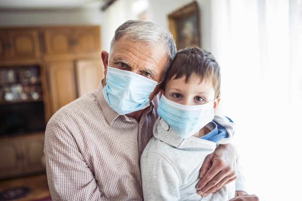 Bambini e anziani: durante la pandemia la loro cura è stata anche sostenuta dal mondo non profit 