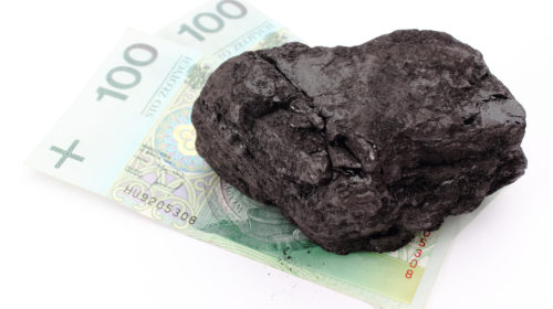 UniCredit, la banca investe ancora su carbone, petrolio e gas