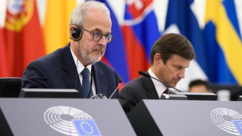 La sessione plenaria che ha approvato la tassonomia secondo la proposta della Commissione europea