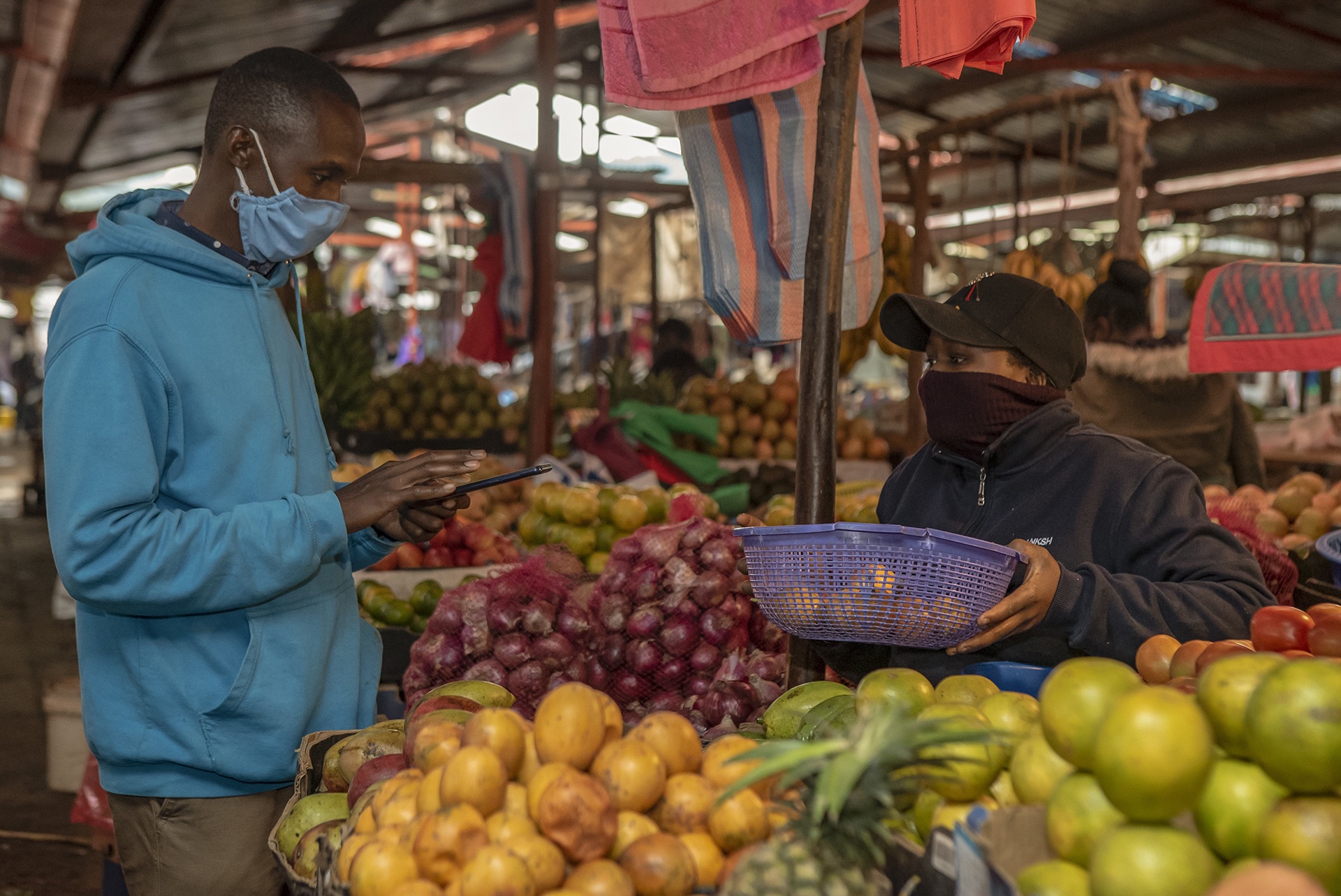Nell'Africa subsahariana una famiglia media spende circa la metà del proprio reddito per cibo ed energia © World Bank / Sambrian Mbaabu