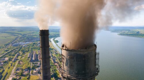 Una centrale a carbone © Bilanol/iStockPhoto fonti fossili e fondi pensione