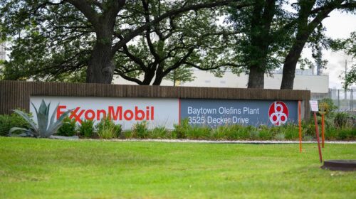 exxonmobil azionisti critici
