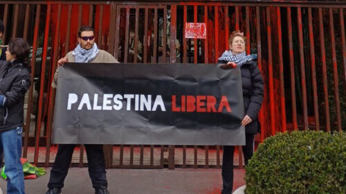 Palestina Libera colora di rosso la sede di Leonardo Gaza
