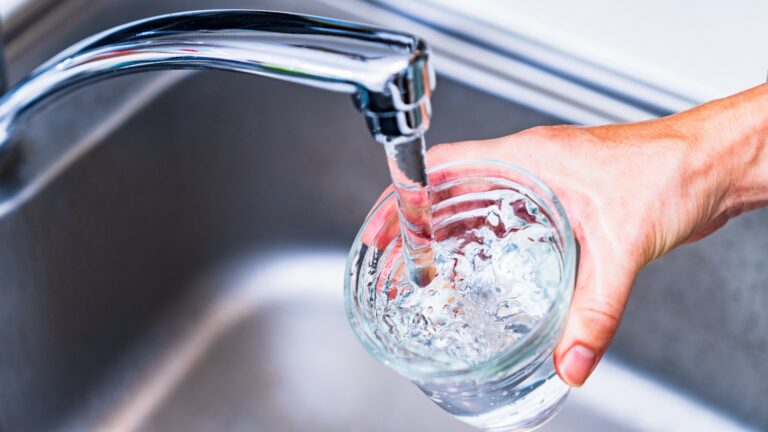 Ci sono PFAS nell’acqua potabile in tutta Italia