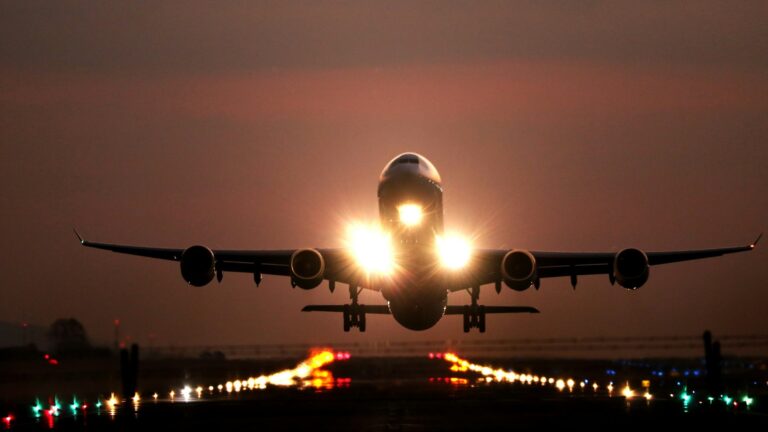 La crescita dell’industria aeronautica non è conciliabile con il clima