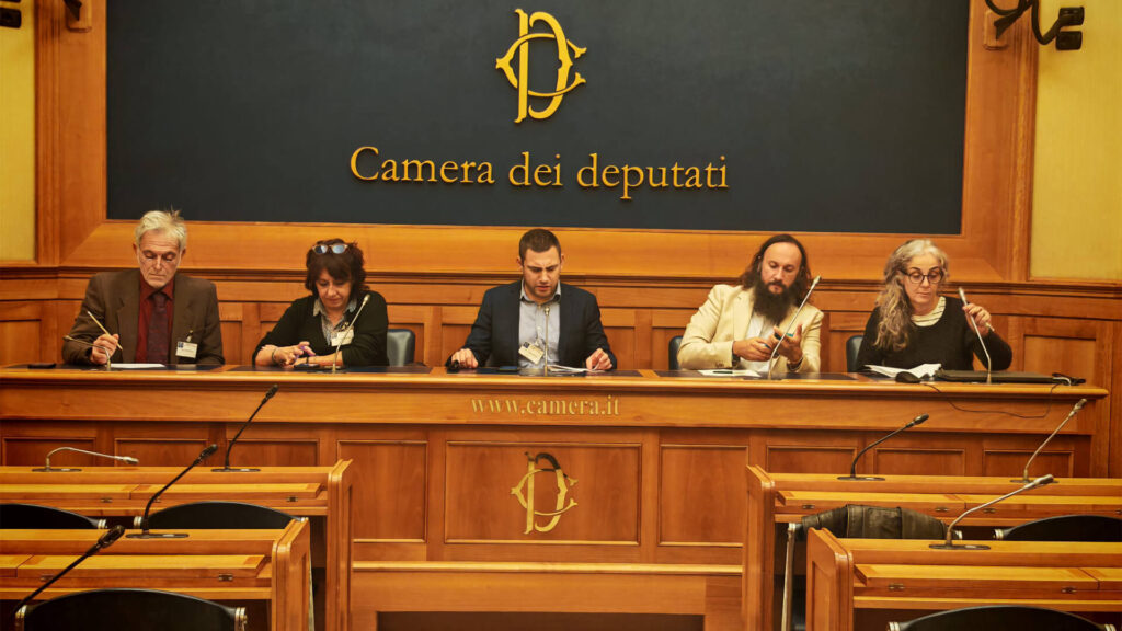 presentazione alla camera della petizione sulla disinformazione climatica