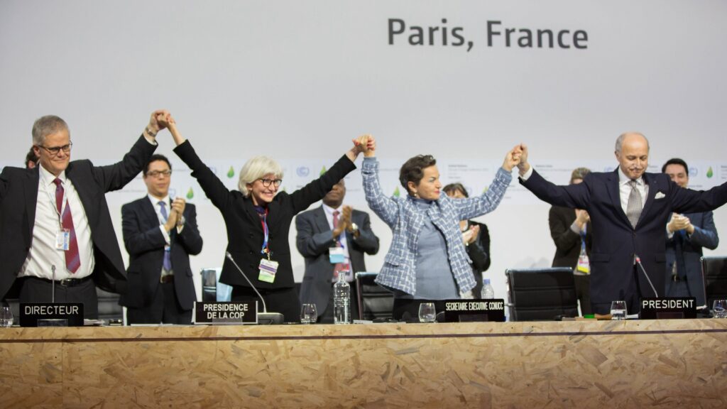 Il momento dell'adozione dell'Accordo di Parigi, nel dicembre 2015
