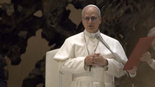 Papa Leone XIV durante l'incontro con i rappresentanti della stampa in Aula Paolo VI, 12 maggio 2025