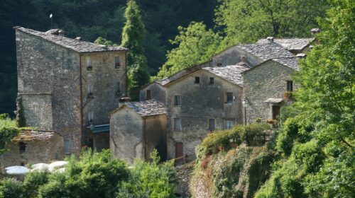 borgo spopolato Appennino case vuote webinar londa school clodio iStockPhoto