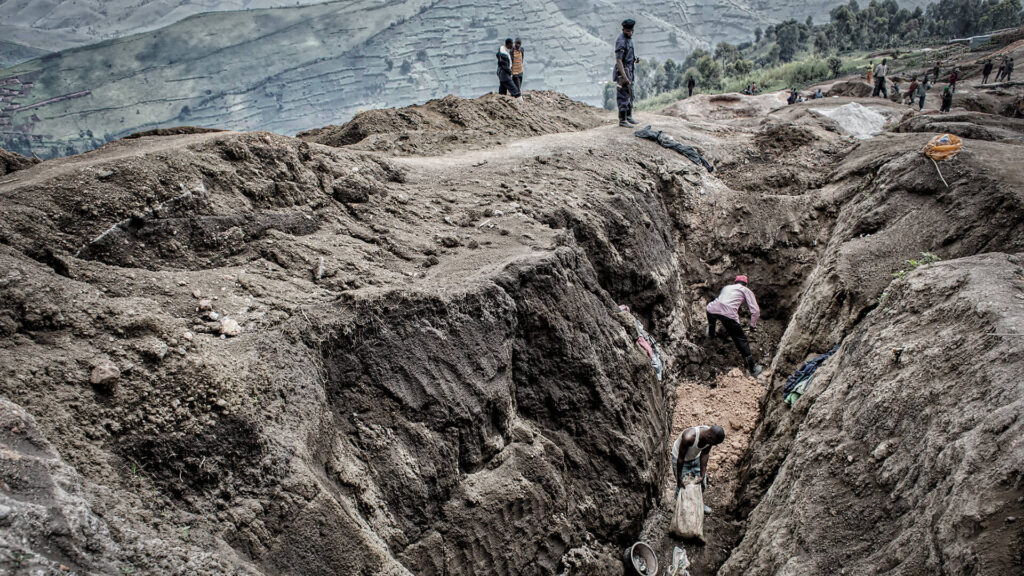 estrazione di coltan nella Repubblica Democratica del Congo