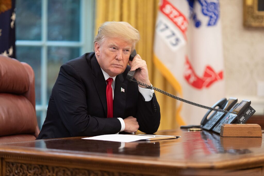Il presidente statunitense Donald Trump nello Studio Ovale