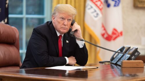 Il presidente statunitense Donald Trump nello Studio Ovale