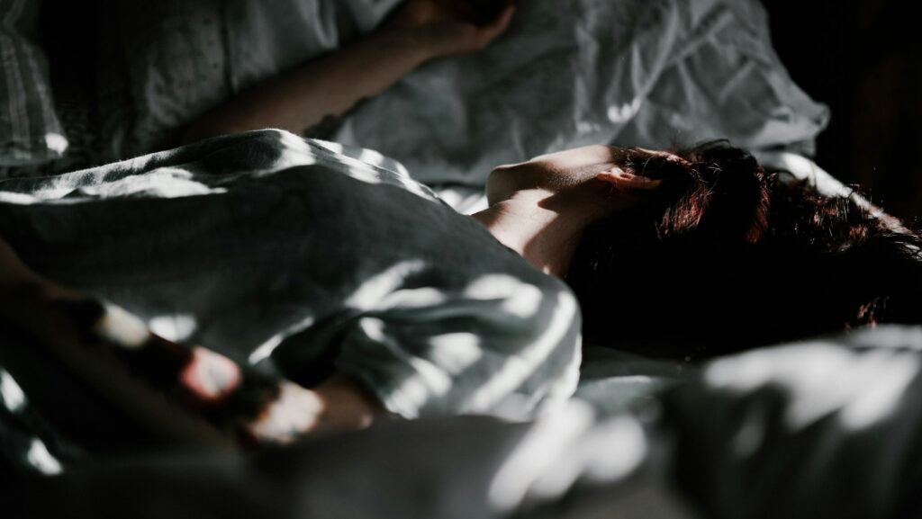 Lavorare Lavoro Sonno Sfruttamento Capitalismo Piattaforme Halo Prophetic