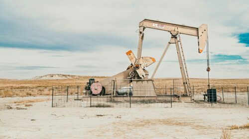pozzo petrolifero pump jack impianto compagnia fossile