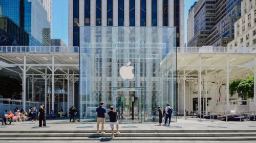 Apple Store Fifth Avenue, azienda che ha mantenuto i programmi Dei