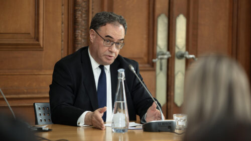 Andrew Bailey ha scritto una lettera sui rischi dell'intelligenza artificiale di frontiera