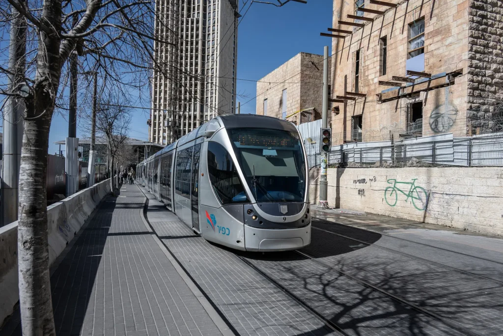 Tram della metropolitana leggera di Gerusalemme costruito da Caf