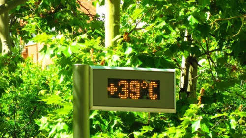 Termometro all'aperto che segna +39 gradi, mentre l'Unep dichiara irraggiungibile l'obiettivo di 1,5 gradi
