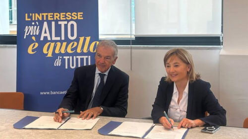 Il presidente di Banca Etica Aldo Soldi e la vicepresidente della Bei Gelsomina Vigliotti