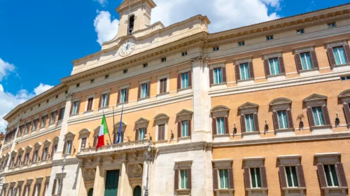 Facciata di Palazzo Madama, sede del Senato che ha diffuso il dossier sulla delega nucleare